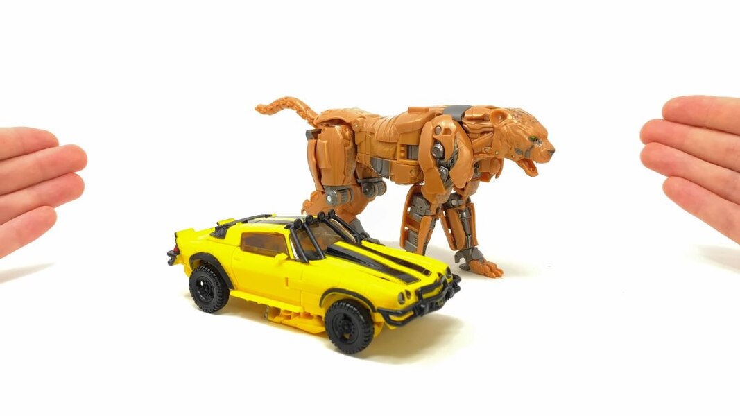 In Hand Image Of Studio Series Rise Of The Beasts 98 Cheetor  (44 of 51)